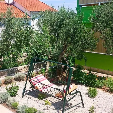 Apartament 4 *