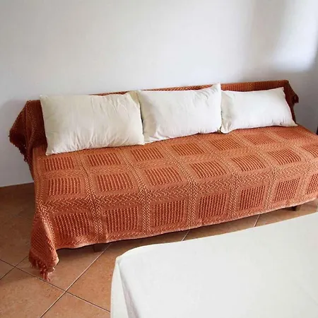 Apartament 4 *